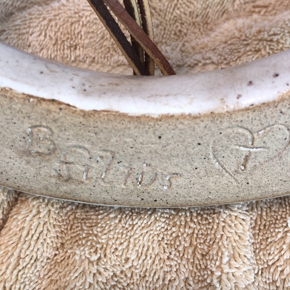 Fox Farm B Filius Pottery Hanging Dry Flower Hand Painted Leaf Signed 10.5x11.5” - Picture 7 of 7